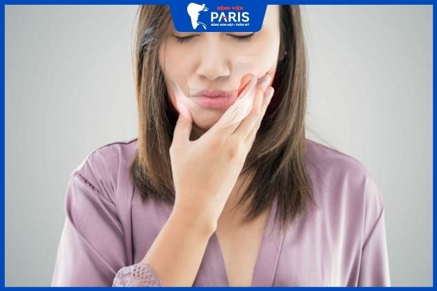 Cảm giác đau nhức, khó chịu sau khi phẫu thuật hàm móm