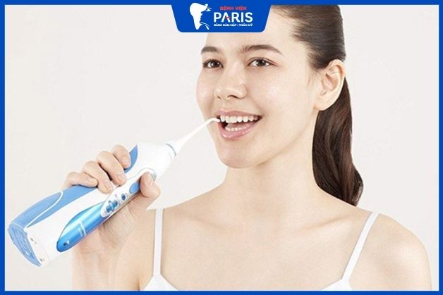 Máy tăm nước giúp loại bỏ toàn bộ mảng bám trên răng
