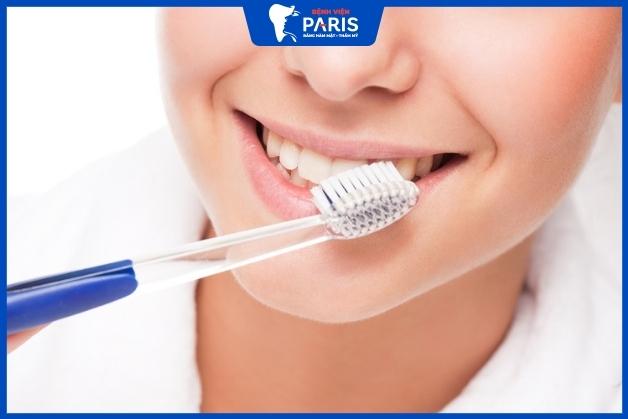 Chải răng, súc miệng đúng cách