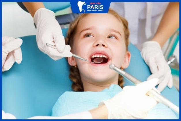 Cha mẹ nên cho trẻ đi khám nha thường xuyên