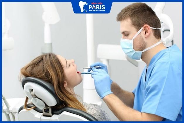Trồng răng giả có đau không