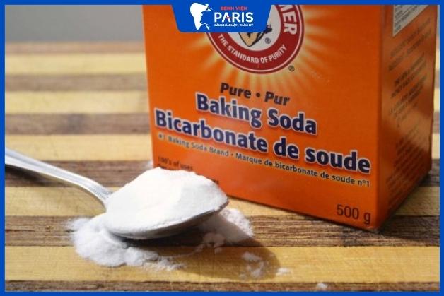 Tẩy trắng răng với baking soda nguyên chất
