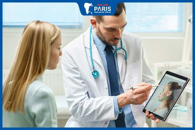 Bị sưng nề kéo dài sau khi độn thái dương phải làm sao