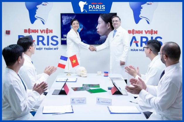 Đội ngũ bác sĩ Bệnh viện Paris