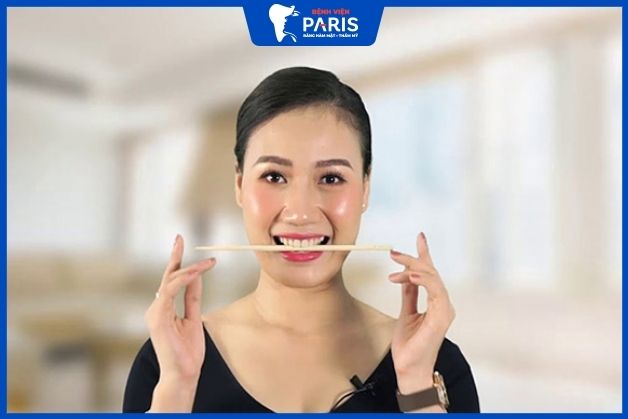 Ngậm đũa để có nụ cười đẹp